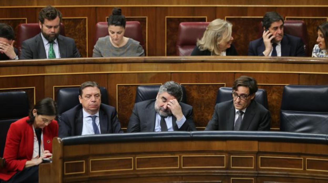 Reyes Maroto (Industria), Luis Planas (Agricultura), José Manuel Rodríguez Uribes (Cultura) y Salvador Illa (Sanidad), en la bancada azul del Congreso reservada al Gobierno