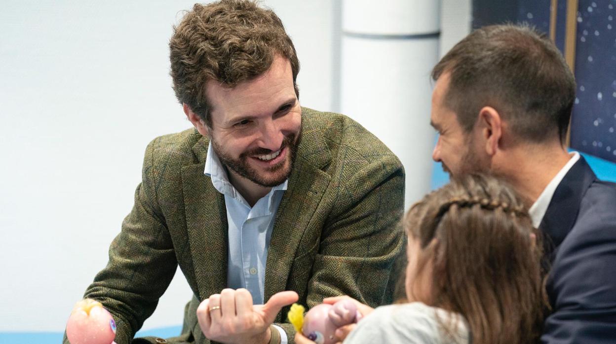 Casado, durante su visita la Hospital La Paz