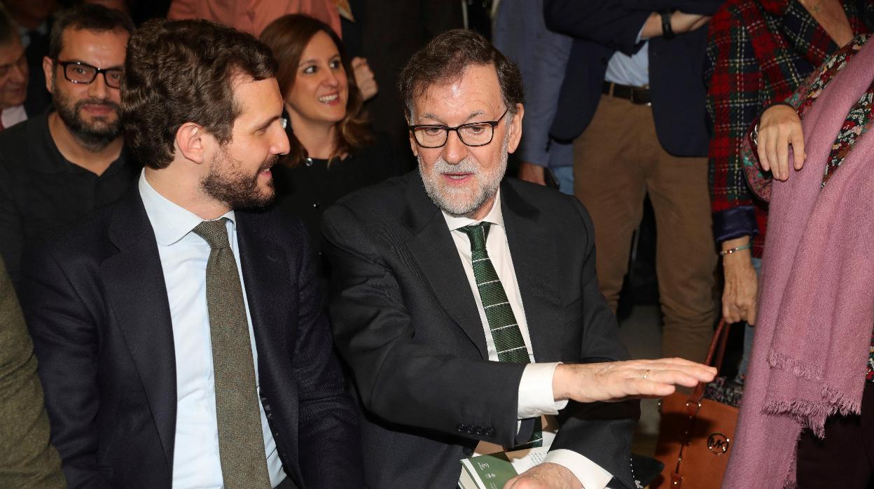 Pablo Casado y Mariano Rajoy, en la presentación del libro «Ellas», de Esteban González Pons