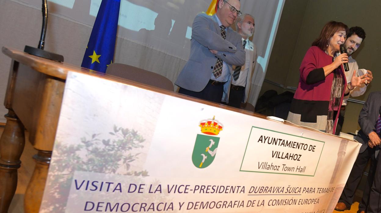 La vicepresidenta europea para la Democracia y la Demografía, Dubravka Suica, que ayer estuvo de visita en Castilla y León, conoció «in situ» el programa piloto de «StartUpVillage»