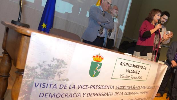 Un pequeño pueblo de Burgos enseña a Europa cómo luchar contra la despoblación