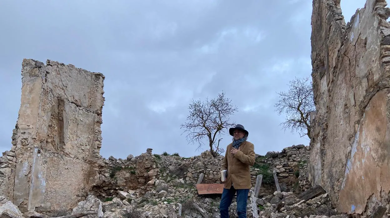 Amela, en las ruinas de Corbera d'Ebre