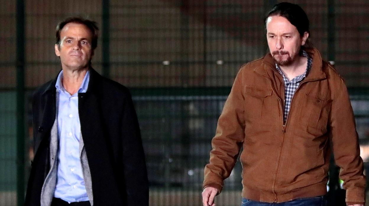 Jaume Asens y Pablo Iglesias saliendo de la prisión de Lledoners