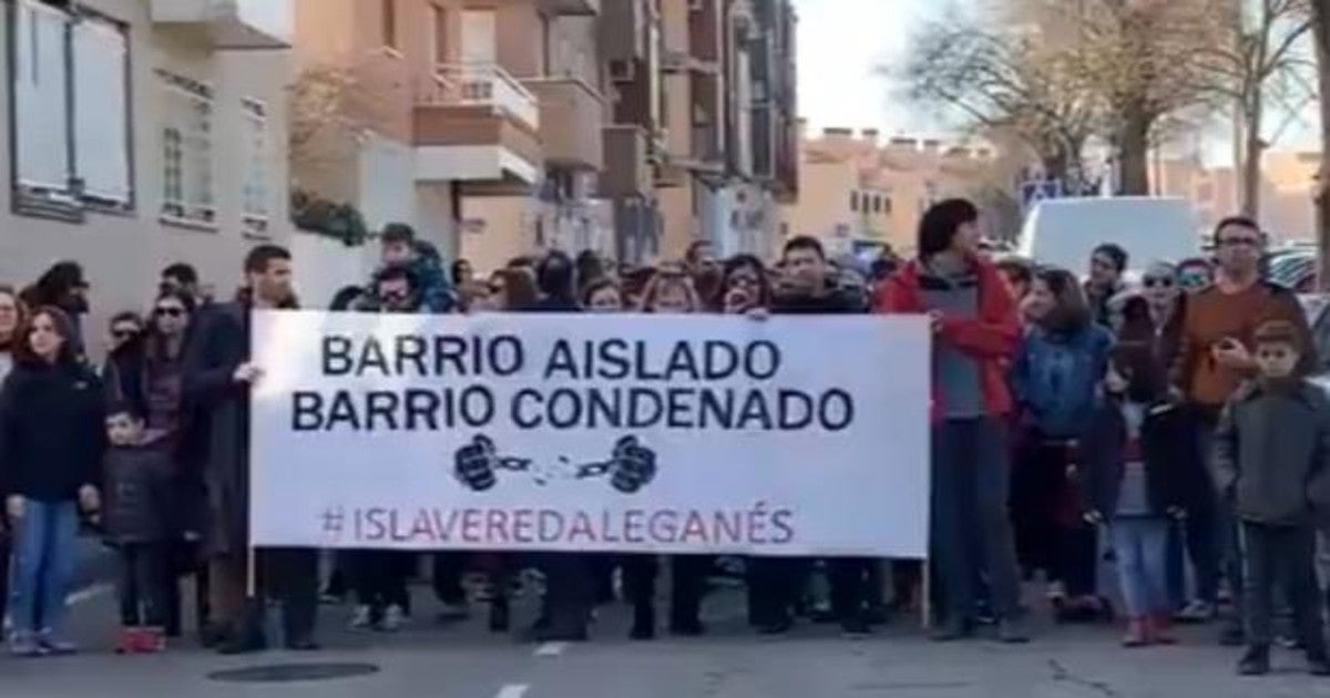 Un momento de la manifestación de los vecinos del barrio leganiense de Vereda de los Estudiantes