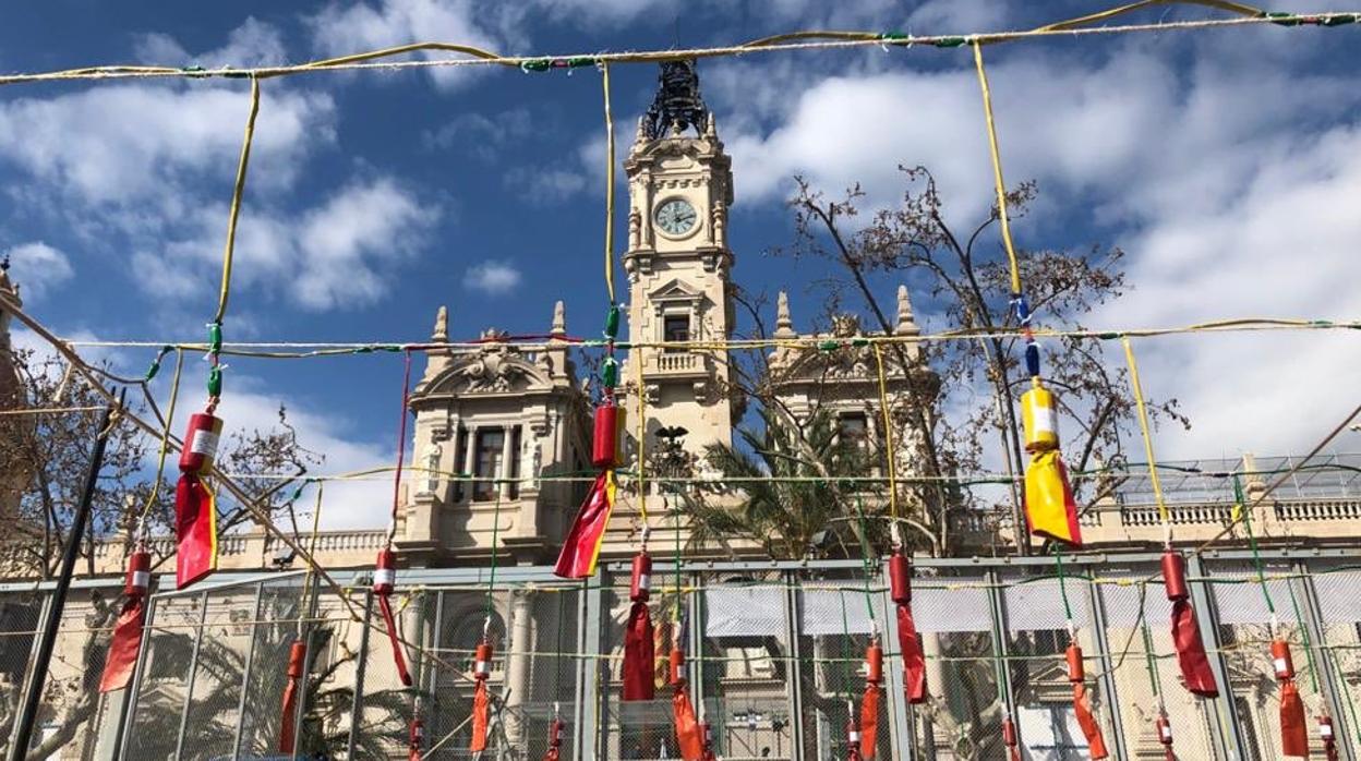 Imagen de archivo de una mascletà en la Plaza del Ayuntamiento de Valencia