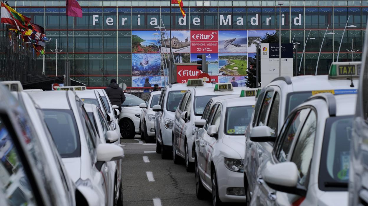 Concentración de taxis en Ifema, durante la huelga de febrero del año pasado