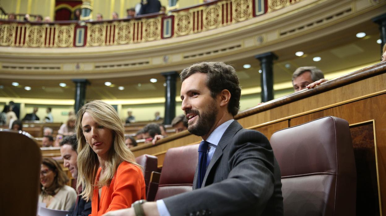 El líder del PP, Pablo Casado, y la portavoz parlamentaria, Cayetana Álvarez de Toledo