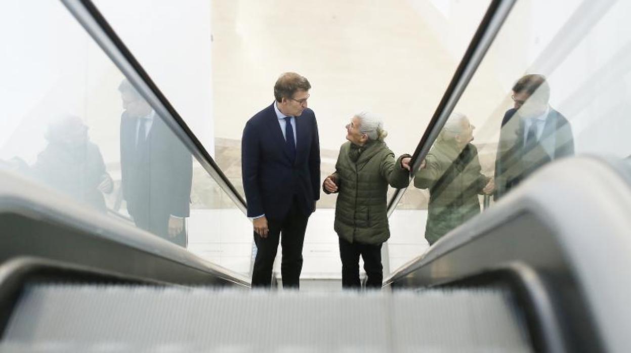 Alberto Núñez Feijóo, con Benedicta Sánchez, este miércoles en la Cidade da Cultura de Santiago