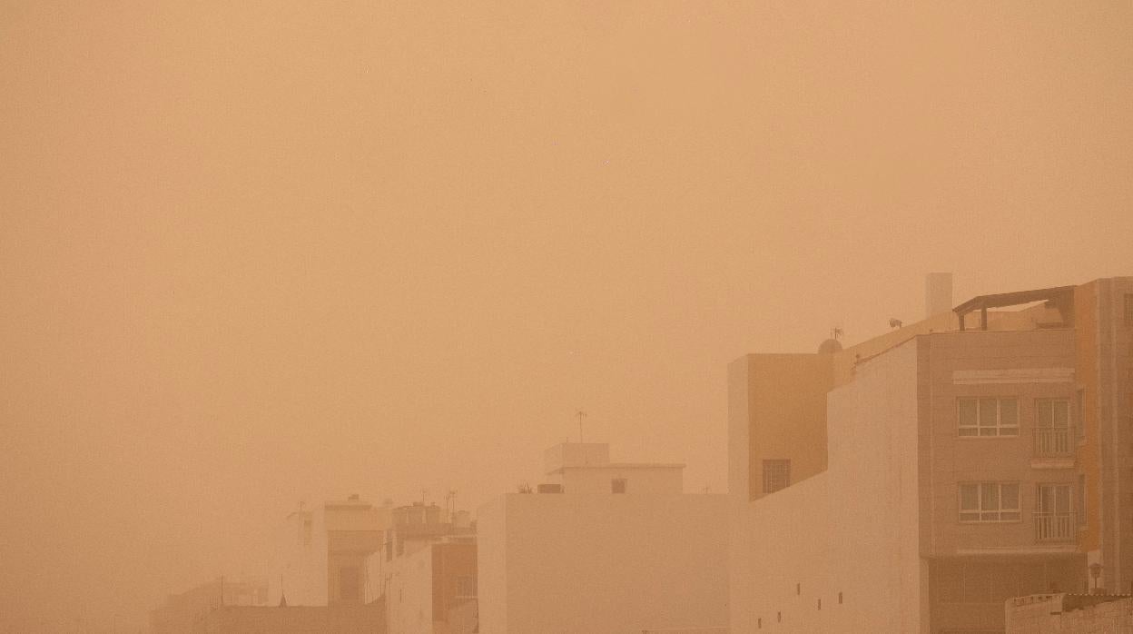 Canarias ha vivido este fin de semana un infierno de viento, arena y fuego