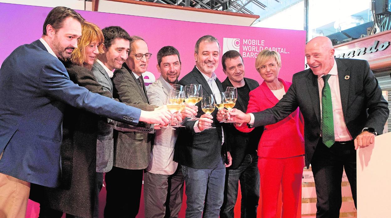 Foto de familia de las autoridades que participaron ayer en la inauguración de los eventos paralelos al MWC