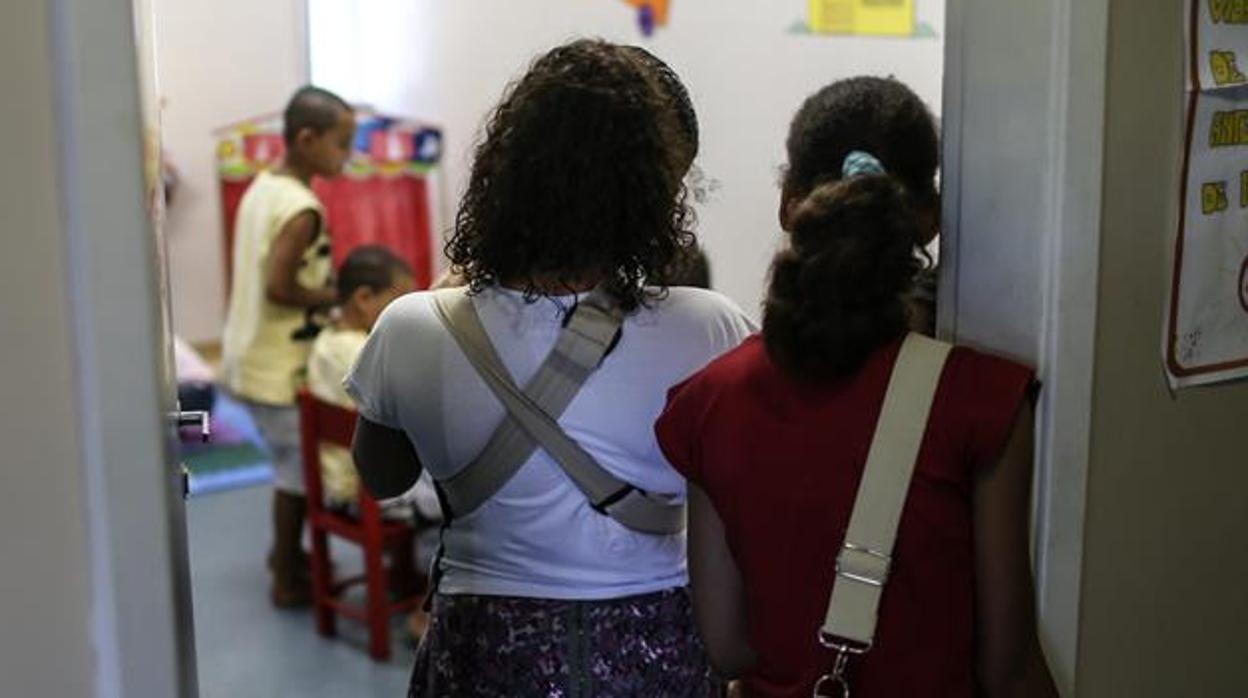 Niños en un colegio (foto de archivo)