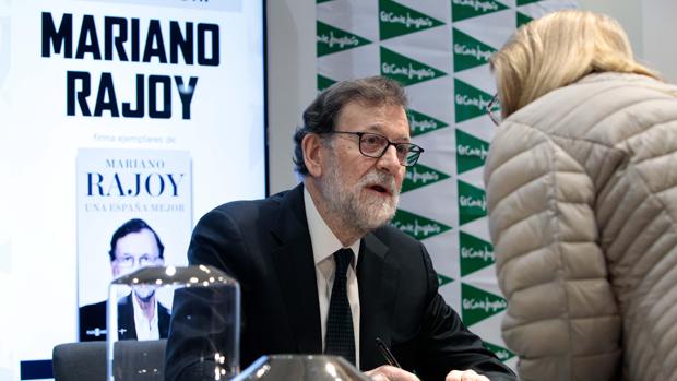 Ni de Alfonso Alonso ni de Carlos Iturgaiz: Mariano Rajoy solo habla de su libro