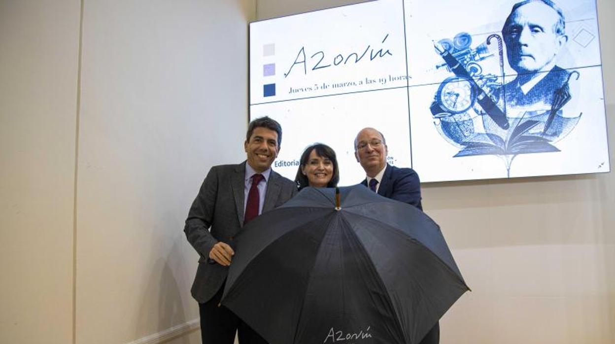 Carlos Mazón, Julia Parra y Carlos Crehueras, presentando el Premio Azorín de Novela 2020