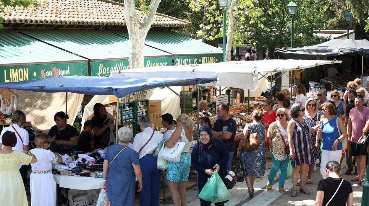 En el mercadillo «El Martes» se seguirá sin poder vender fruta y verdura