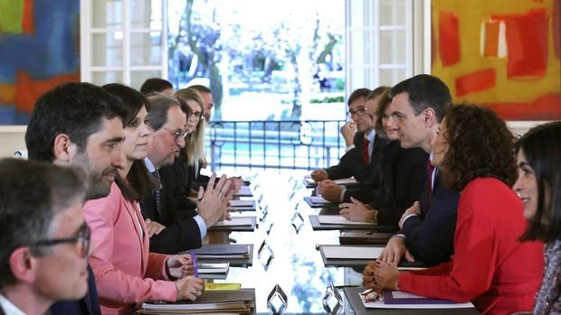 El Gobierno y la Generalitat acuerdan reunir mensualmente la mesa de diálogo