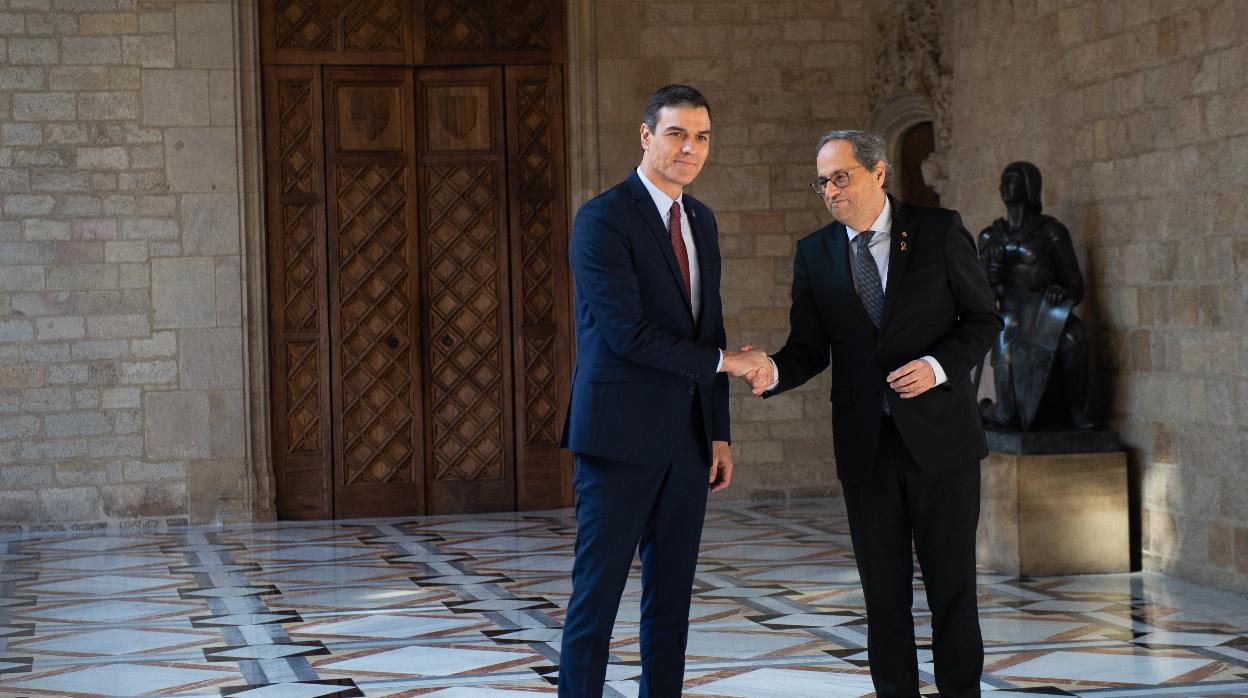 Reunión del presidente del Gobierno Pedro Sánchez y el presidente de la Generalitat, Quim Torra, en el Palacio de la Generalitat el pasado 6 de febrero