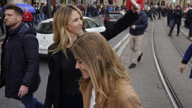 Carlos Iturgaiz pide a Cayetana Álvarez de Toledo que le ayude en su campaña