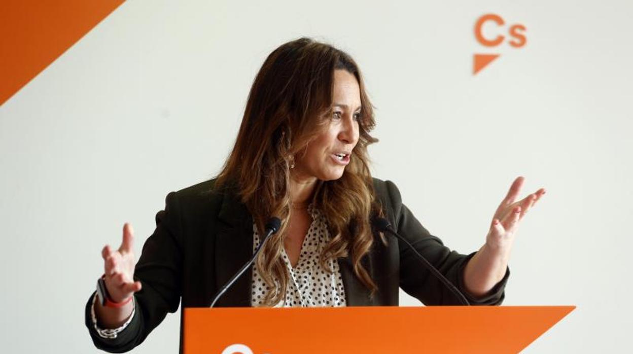 Beatriz Pino, en una rueda de prensa reciente en la sede de Ciudadanos en Galicia