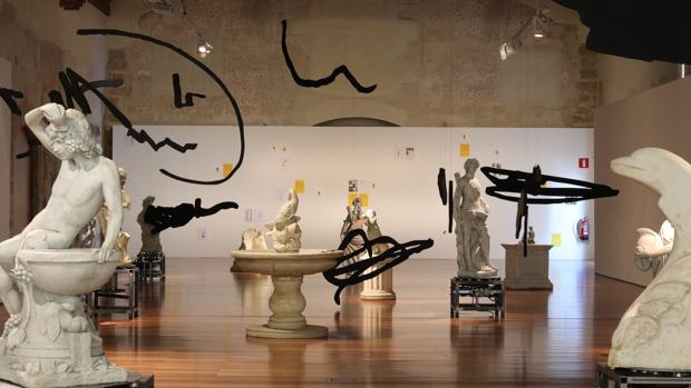 Escif muestra en Valencia «qué pasa con los insectos después de la guerra» antes de plantar su falla