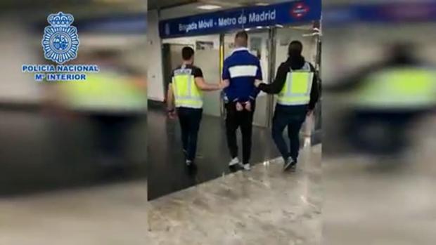 Piden seis años de prisión para un grafitero que pegó a un vigilante de Metro