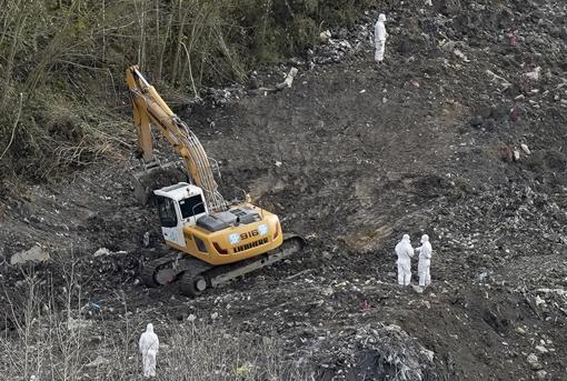 Veinticinco días sin Alberto y Joaquín: los cuerpos siguen sepultados en el vertedero de Zaldívar