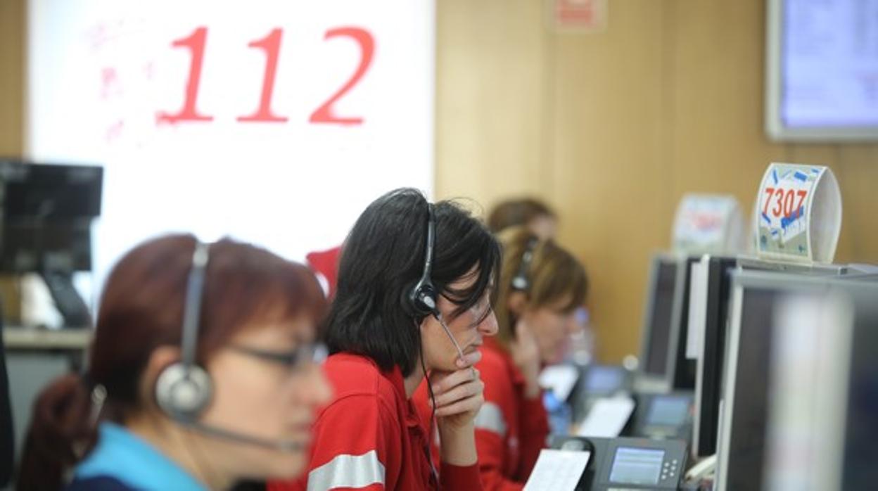 Operadores del servicio de emergencias 112 en una imagen de archivo