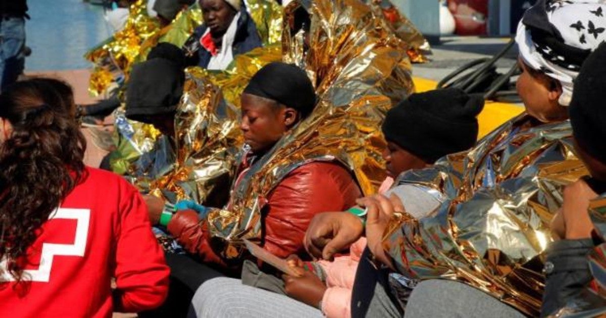 Traslado de 37 integrantes de una patera, 31 de ellos mujeres, de Chafarinas a Melilla en abril de 2019