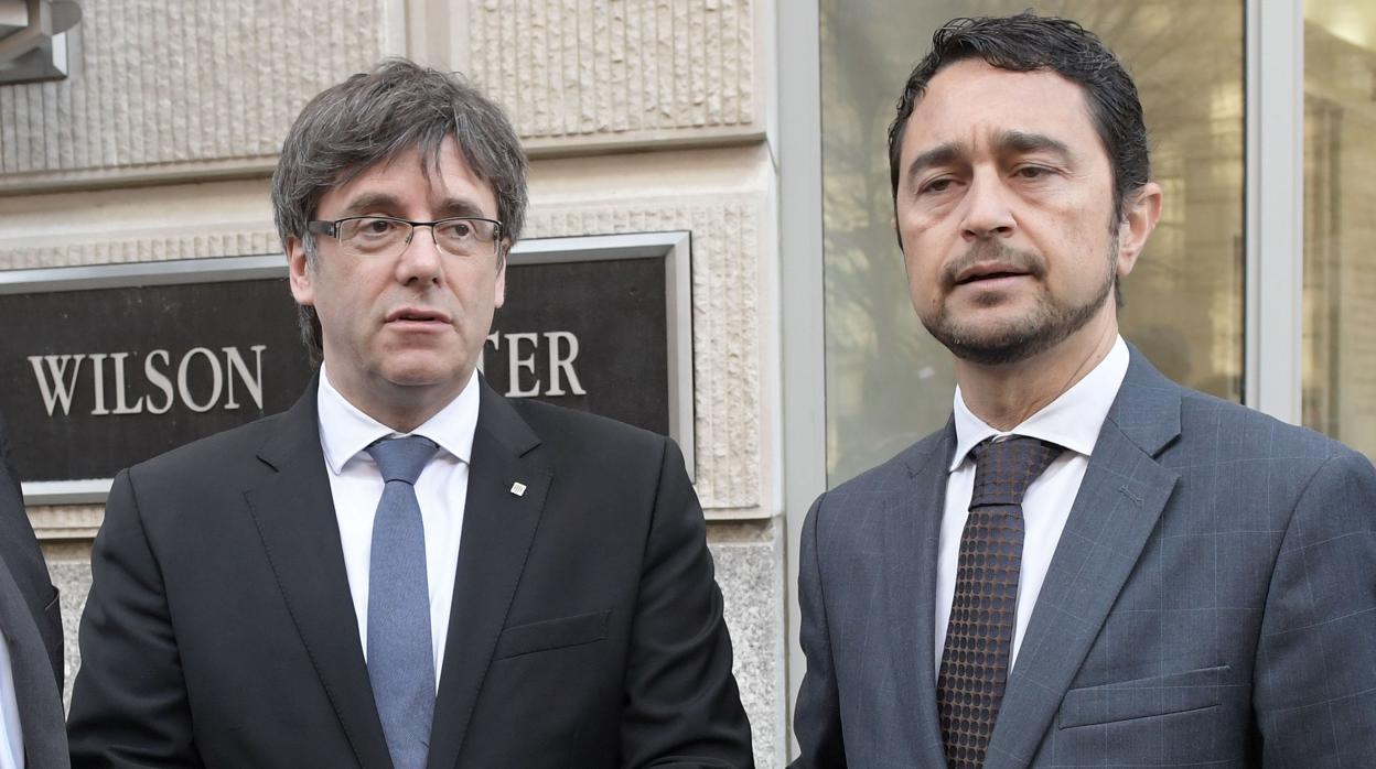 Carles Puigdemont y Damià Calvet, en 2017