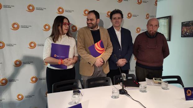 Societat Civil Catalana mantiene su corte en la Vía Augusta pero reducirá la duración