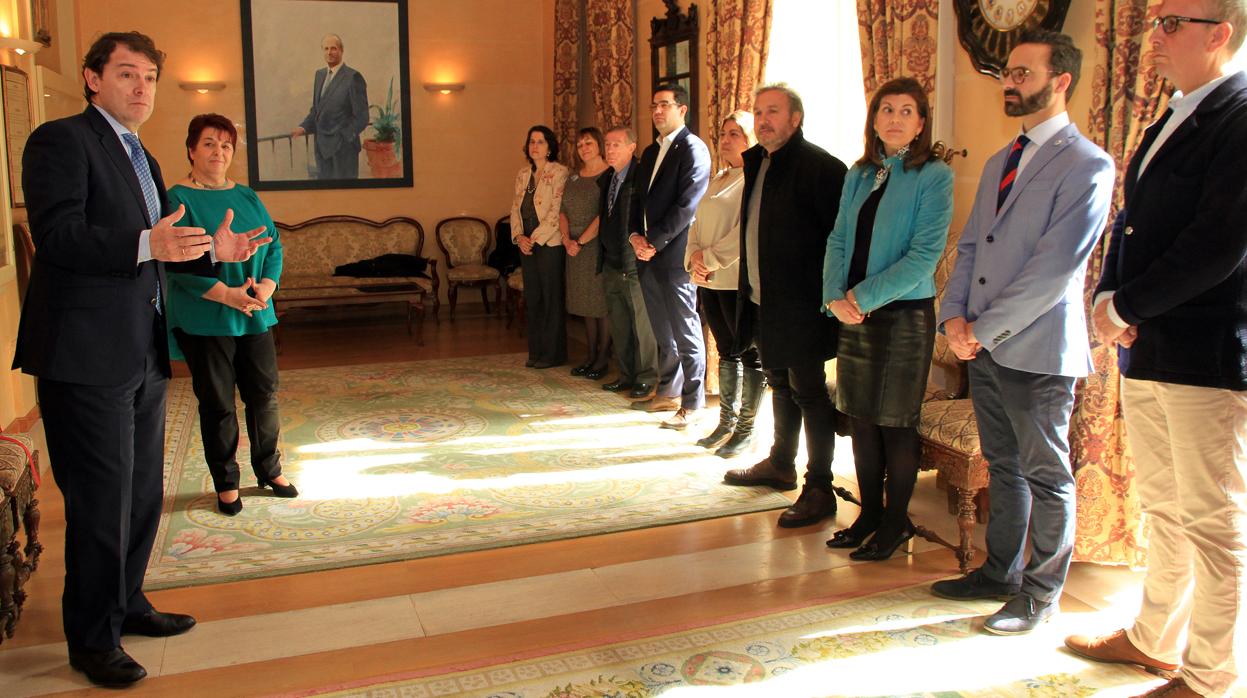 Alfonso Fernández Mañueco durante su visita al Ayuntamiento de Segovia