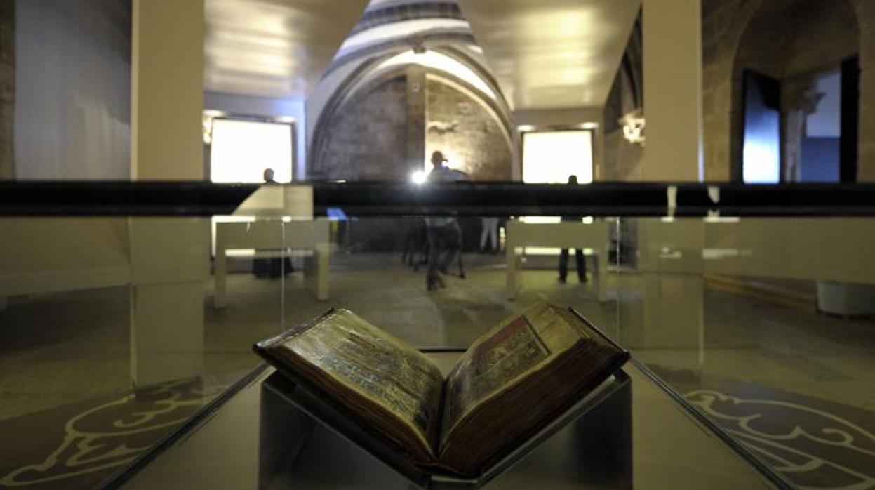 Imagen del Códice Calixtino en el interior desde el interior del Archivo de la Catedral de Santiago