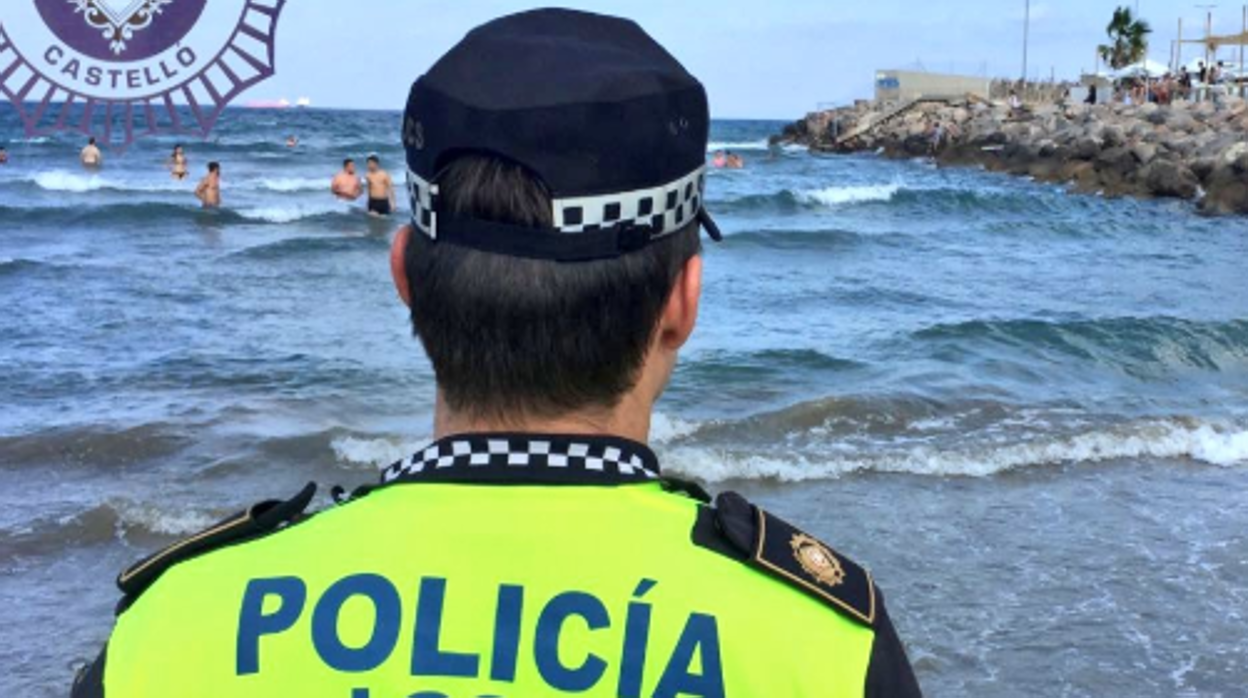 Un agente de la Policía Local de Castellón, en una foto difundida en sus redes sociales