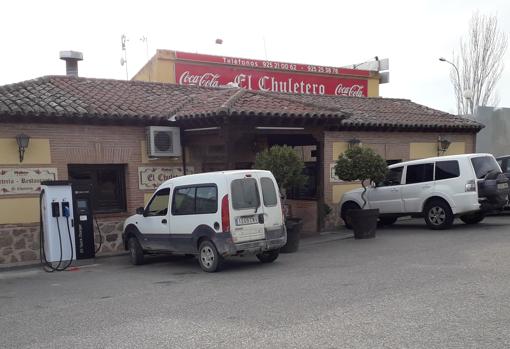 Luis entró por la puerta del restaurante pidiendo ayuda