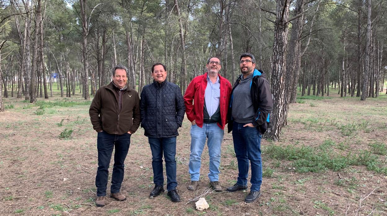 Tomás Villarrubia recorrió junto al concejal de Yuncler, Iván Fernández, las zonas donde se actuará