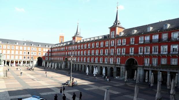 Madrid suspende la autorización de las 5.500 terrazas y veladores de bares y restaurantes