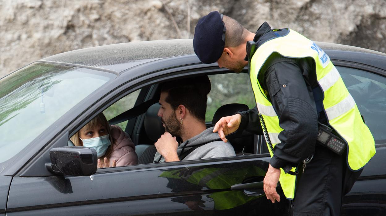 Control de carretera en la entrada de Igualada (Barcelona)