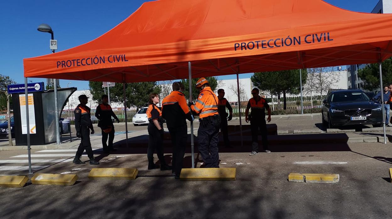 Carpa de Protección Civil frente al Clínico