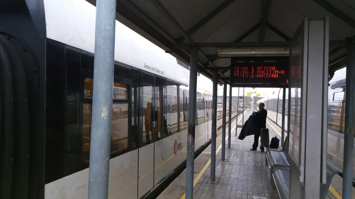 El Metro de Valencia registra un 80% menos de pasajeros el primer lunes de  estado de alarma