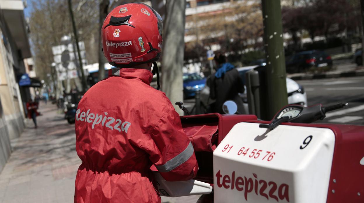 Un repartido de Telepizza