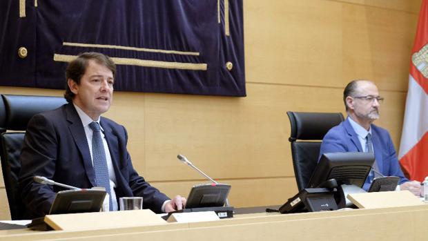 Mañueco advierde de que ante el coronavirus «es más impresdible que nunca actuar con responsabilidad y colaboración»