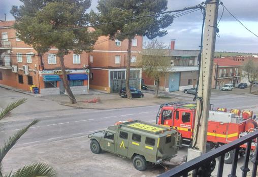 Vehículos de la UME en La Puebla de Montalbán