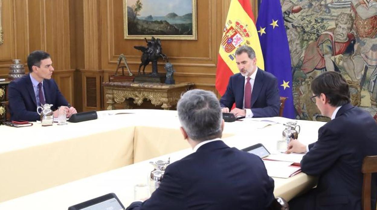 Momentos previos al inicio de la reunión, presidida por Don Felipe