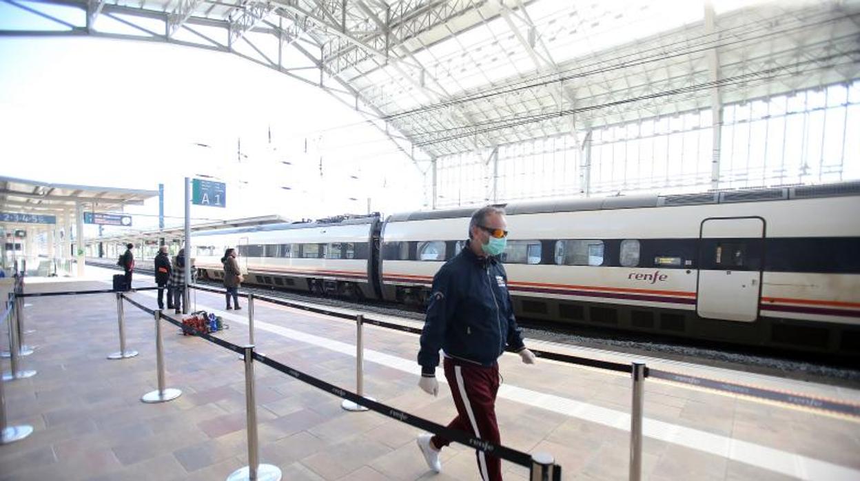 Estación de tren de Santiago prácticamente vacía