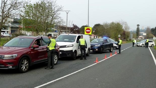 La Ertzaintza refuerza los controles para evitar que los vascos se vayan de puente