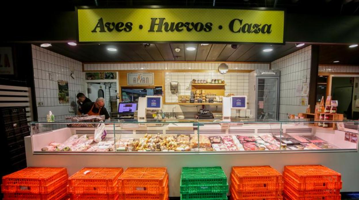 Una carnicería del Mercado de San Antón