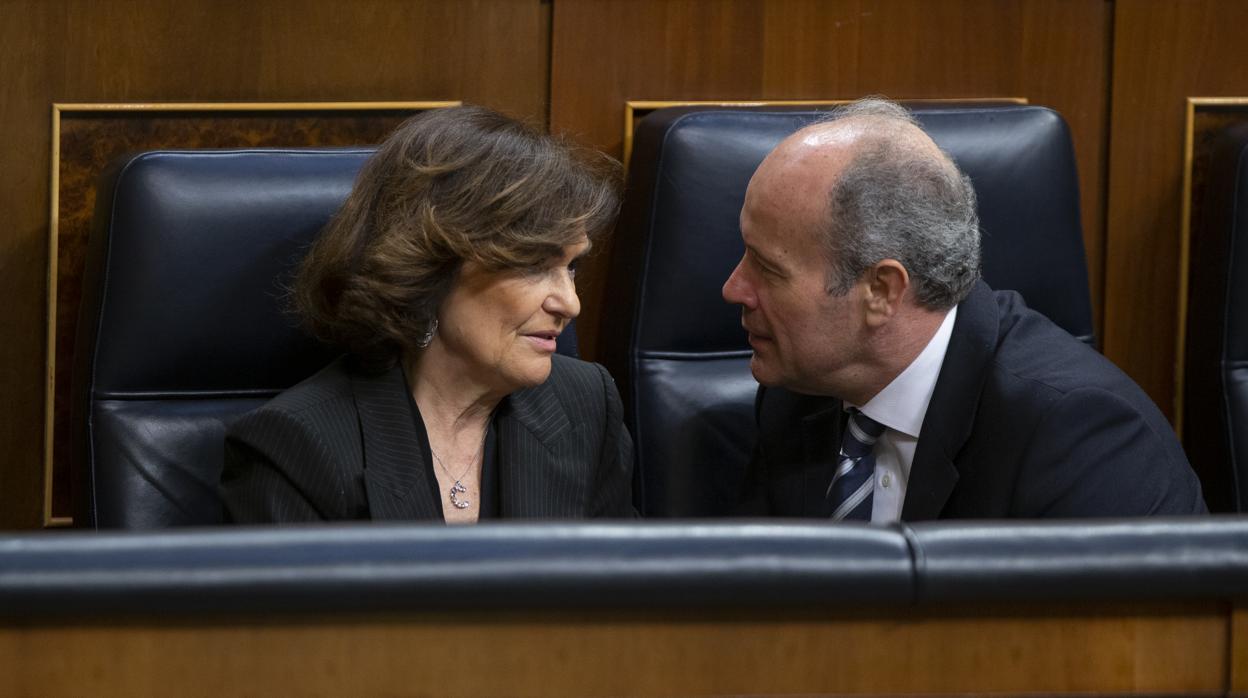 Carmen Calvo, vicepresidenta del Gobierno, y el ministro de Justicia, Juan Carlos Campo en el Congreso