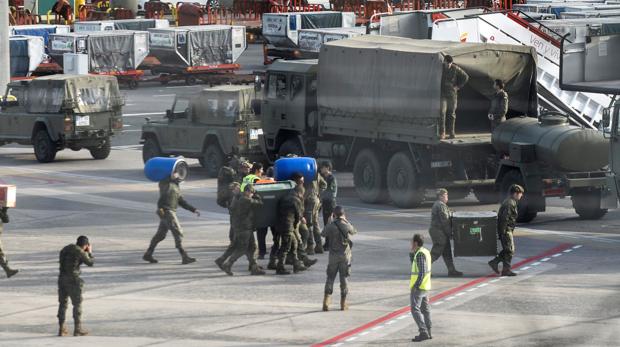 El Ejército se encuentra ya en el Aeropuerto de Bilbao para colaborar en su desinfectación