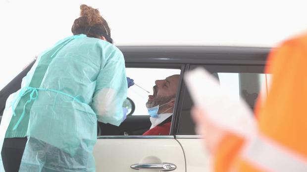 Los contagios se disparan en Galicia y llegan a los 1.170 PSA anuncia un ERTE | La última hora, en directo