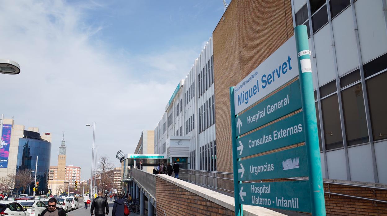 Entrada principal al zaragozano Hospital Miguel Servet