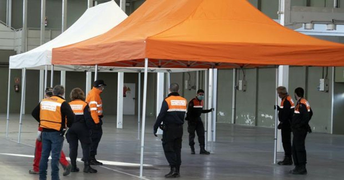 Comienzo de la instalación del hospital de campaña en el recinto ferial de Valladolid